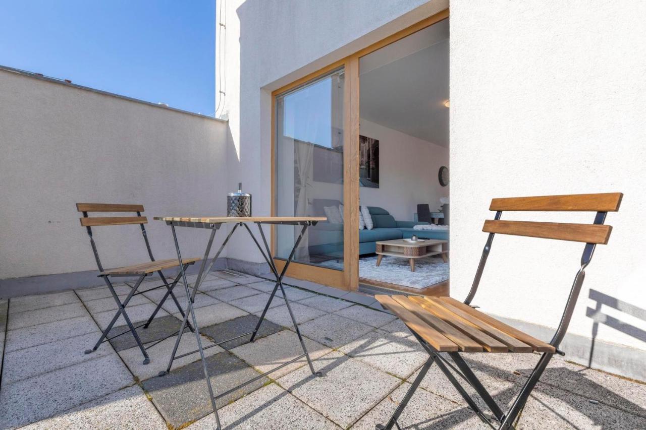 شقة Urban Elegance Retreat براتسيلافا المظهر الخارجي الصورة